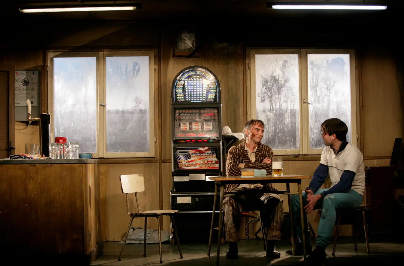 Ucpanej systém Remaster • Dejvické divadlo