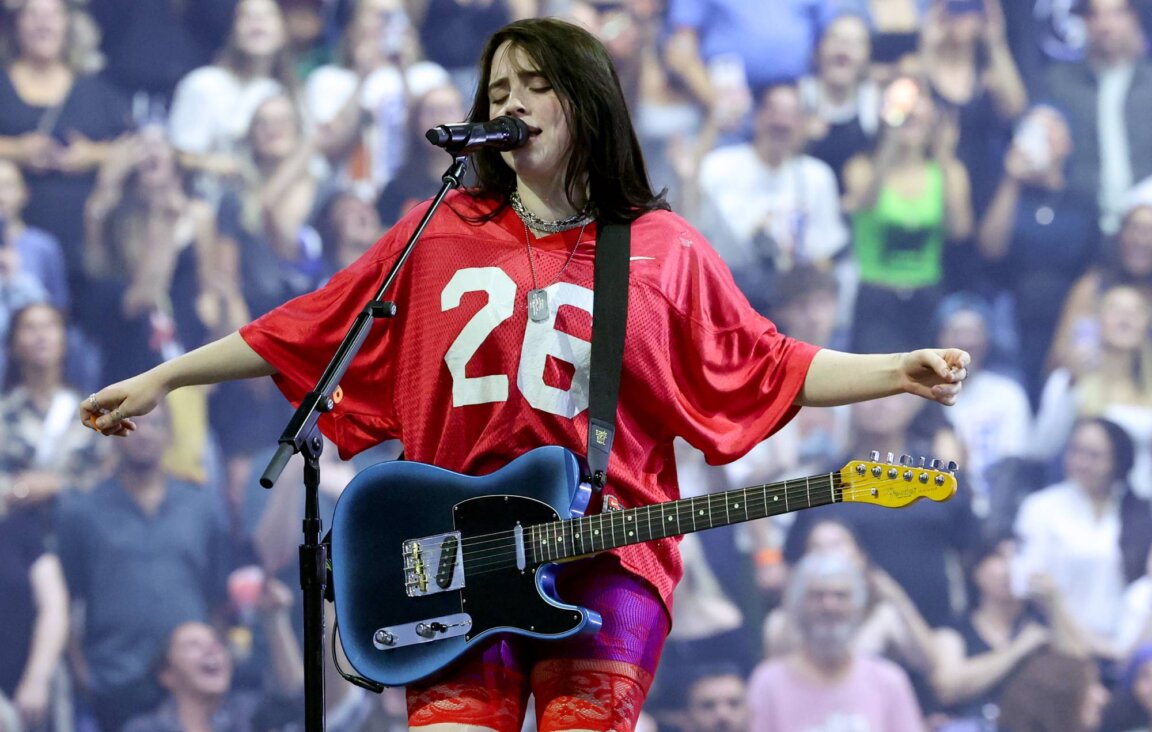 Billie-Eilish-kicks-off-her-HIT-ME-HARD-AND-SOFT-tour.-CREDIT_-Kevin-Mazur_Getty-Images-for-Live-Nation